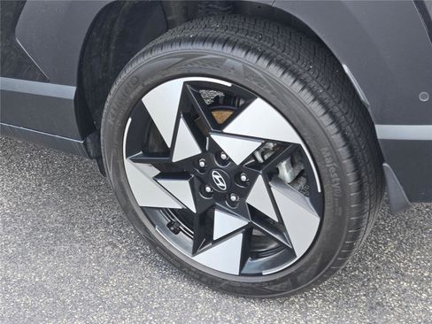 Used 2024 Hyundai Kona Limited AWD/4WD image 18