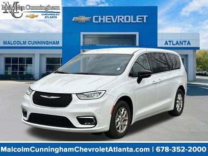 Used 2025 Chrysler Pacifica Select