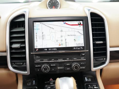 Used 2014 Porsche Cayenne AWD/4WD image 33