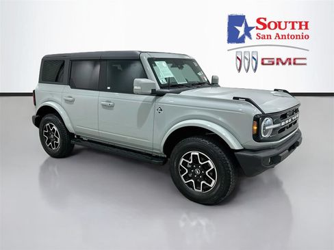 Used 2024 Ford Bronco Outer Banks AWD/4WD image 1