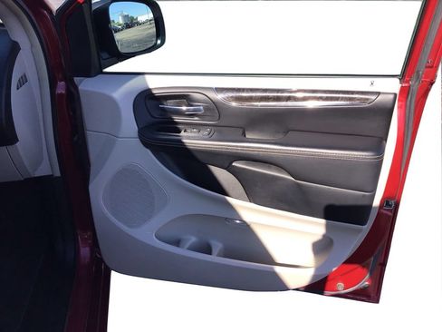 Used 2015 Chrysler Town & Country Touring-L w/ Driver Convenience Group FWD image 21
