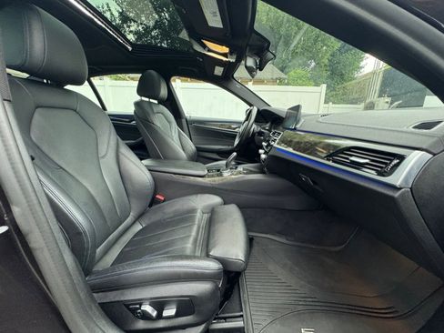 Used 2020 BMW 530i xDrive w/ M Sport Package AWD/4WD image 39