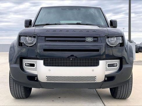 Used 2025 Land Rover Defender 110 S image 3