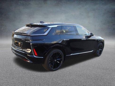 New 2025 Cadillac Lyriq Luxury w/ LPO, Bronce Accent Package image 4