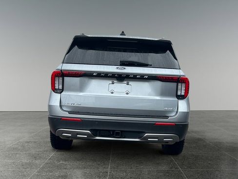 Used 2025 Ford Explorer Active w/ Active Comfort Package image 6