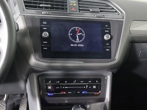 Used 2022 Volkswagen Tiguan SE FWD image 44