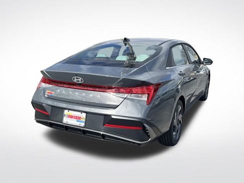 New 2026 Hyundai Elantra Limited FWD image 6