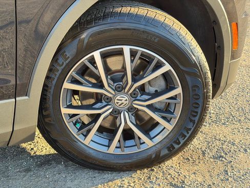 Used 2020 Volkswagen Tiguan SE w/ Panoramic Sunroof Package image 86