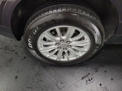 Used 2019 Cadillac XT5 FWD image 12