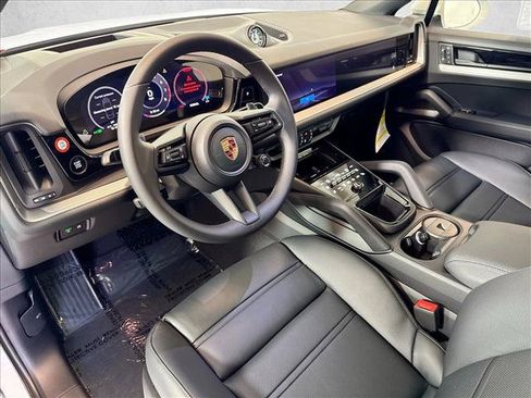 Certified 2026 Porsche Cayenne Coupe AWD/4WD image 4