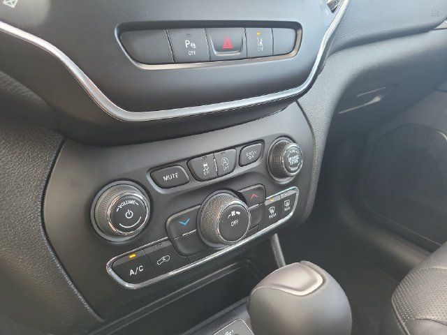 Used 2021 Jeep Cherokee Latitude Lux w/ Trailer Tow Group AWD/4WD image 29