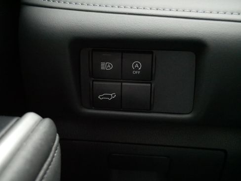 Used 2023 Toyota Highlander LE image 27