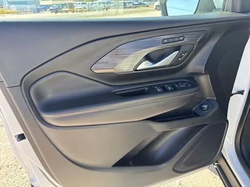 Used 2023 GMC Terrain SLT image 22