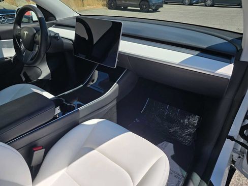 Used 2021 Tesla Model Y Long Range AWD/4WD image 10