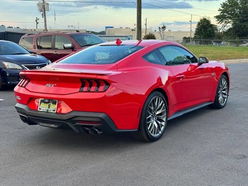 Used 2025 Ford Mustang GT Premium RWD image 3