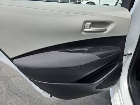 Used 2025 Toyota Corolla LE FWD image 21