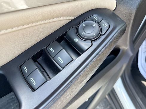 Used 2022 Chevrolet Traverse LT AWD/4WD image 13