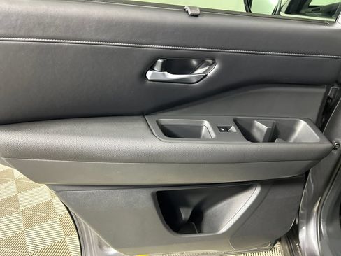Used 2023 Nissan Pathfinder SL AWD/4WD image 16