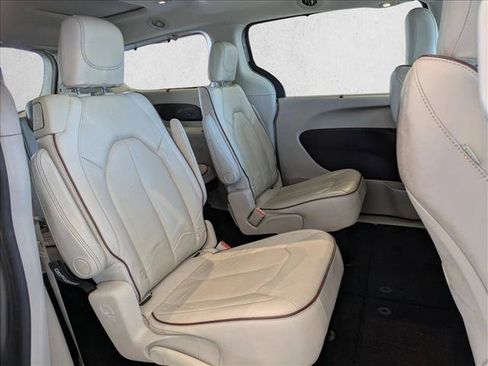 Used 2019 Chrysler Pacifica Limited FWD image 19