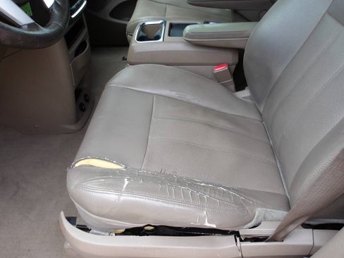 Used 2014 Chrysler Town & Country Touring-L w/ Trailer Tow Group FWD image 20