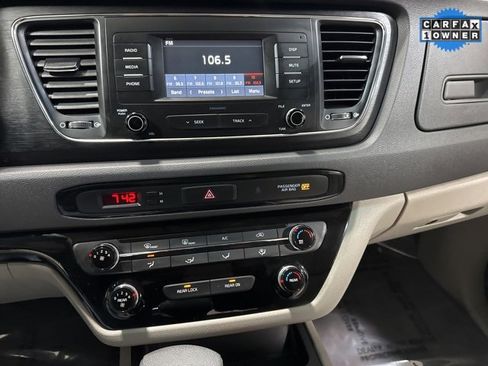 Used 2018 Kia Sedona L image 16