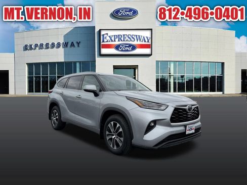Used 2021 Toyota Highlander XLE AWD/4WD image 4