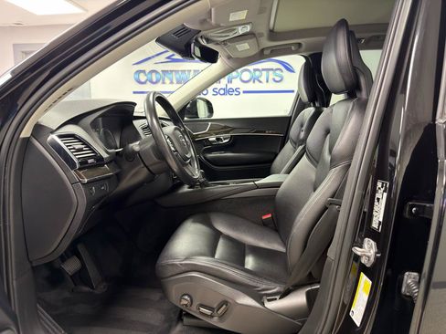 Used 2018 Volvo XC90 T6 Momentum w/ Convenience Package AWD/4WD image 9