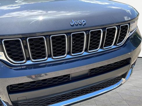 Used 2023 Jeep Grand Cherokee L Limited AWD/4WD image 29