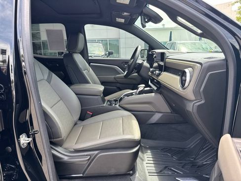 Used 2024 Chevrolet Colorado ZR2 w/ ZR2 Convenience Package III AWD/4WD image 14
