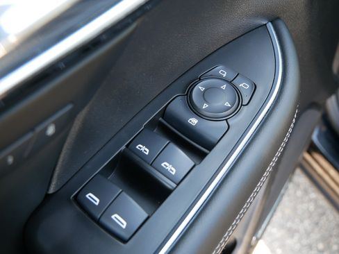 Used 2023 Buick Envision Essence w/ Technology Package I image 17