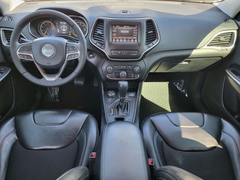 Used 2019 Jeep Cherokee Latitude Plus w/ Comfort/Convenience Group AWD/4WD image 26