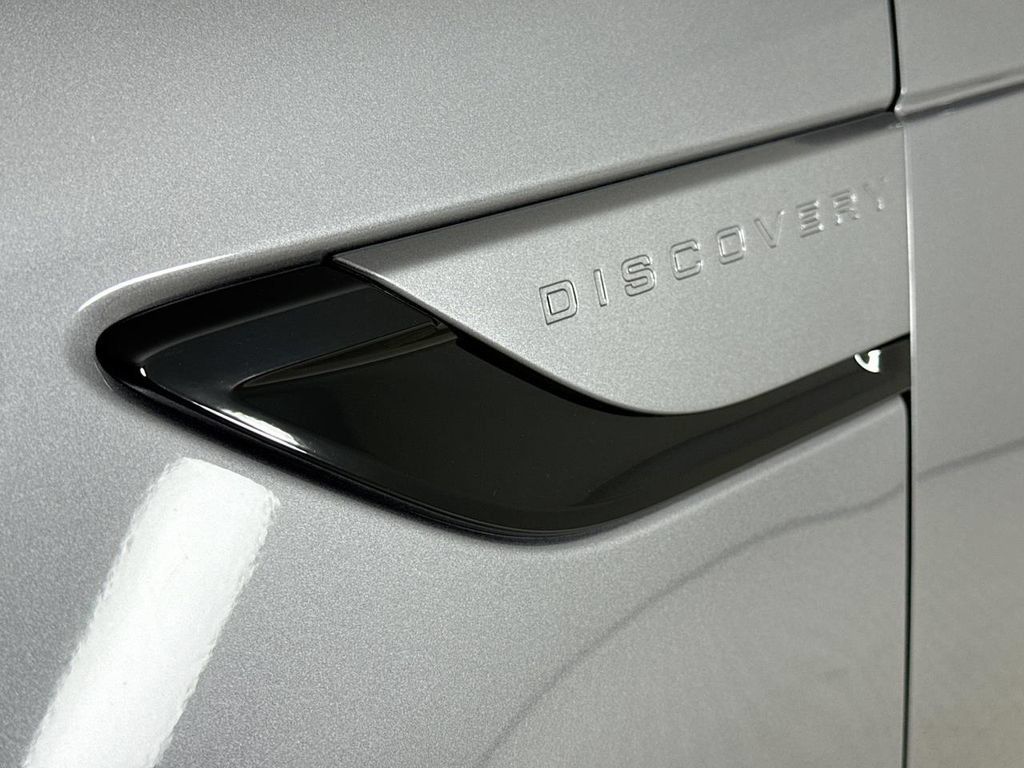 Used 2024 Land Rover Discovery S AWD/4WD image 22