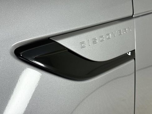 Used 2024 Land Rover Discovery S AWD/4WD image 22