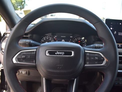 Used 2024 Jeep Compass Trailhawk AWD/4WD image 28