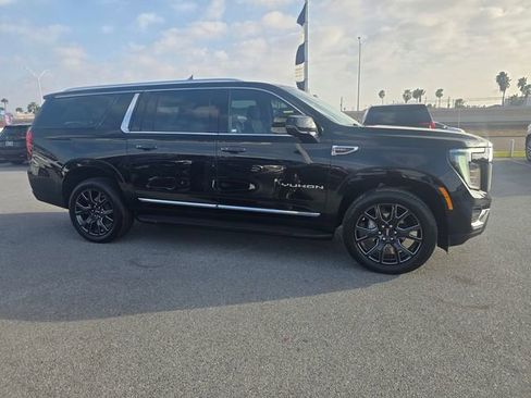 Used 2026 GMC Yukon XL Elevation image 4