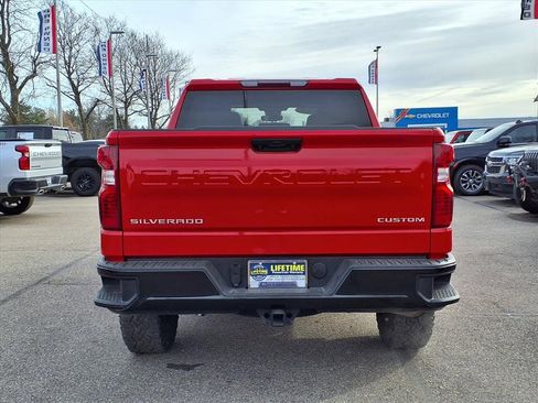 Used 2023 Chevrolet Silverado 1500 Custom Trail Boss w/ LPO, Dark Essentials Package image 6