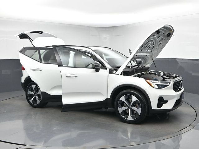 Used 2023 Volvo XC40 B5 Plus w/ Protection Package Premier AWD/4WD image 53