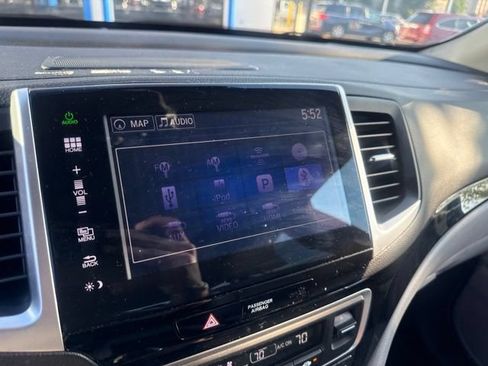 Used 2016 Honda Pilot Touring image 21