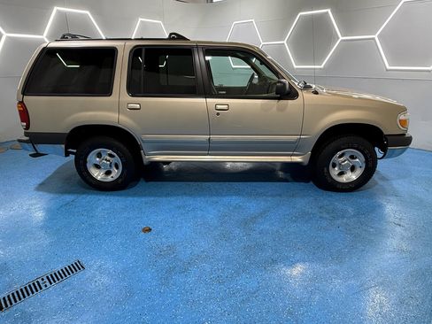 Used 1999 Ford Explorer 4WD 4-Door image 11
