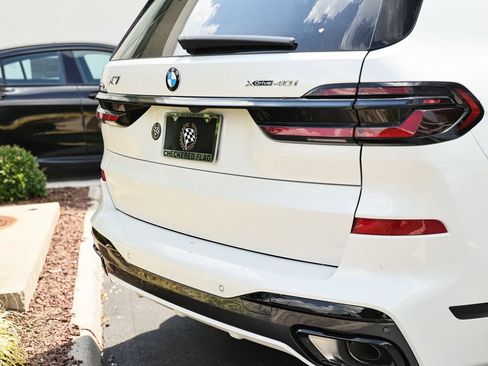 New 2027 BMW X7 xDrive40i w/ M Sport Package AWD/4WD image 9