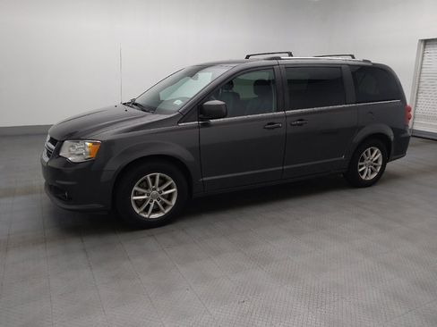 Used 2018 Dodge Grand Caravan SXT FWD image 2