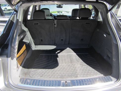 Used 2019 Porsche Cayenne AWD/4WD image 12