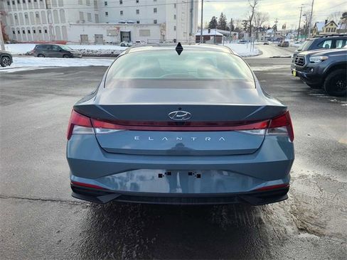 Used 2023 Hyundai Elantra SEL image 8