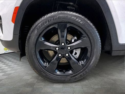 Used 2023 Jeep Grand Cherokee Altitude image 28