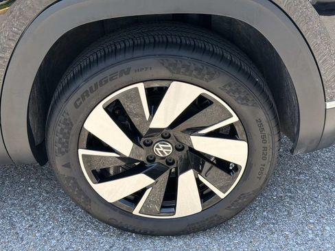 Used 2024 Volkswagen Atlas Cross Sport SEL AWD/4WD image 4