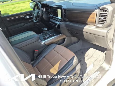Used 2024 Chevrolet Silverado 1500 High Country w/ High Country Premium Package AWD/4WD image 12