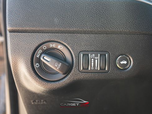 Used 2022 Dodge Charger R/T w/ Blacktop Package image 37