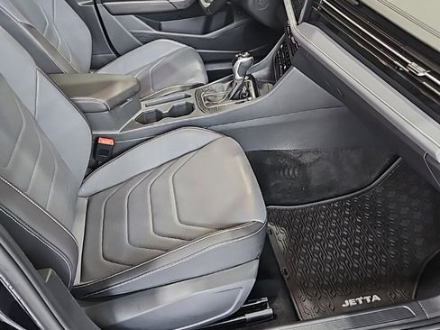 Used 2025 Volkswagen Jetta SEL image 13