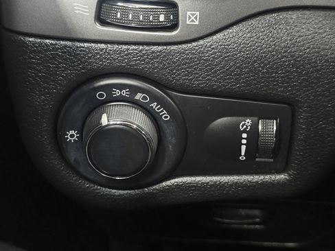 Used 2020 Jeep Cherokee Latitude image 32