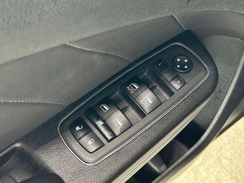 Used 2023 Dodge Charger SXT image 41